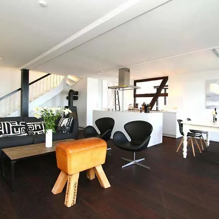 Schering App 4 Black White شقة *