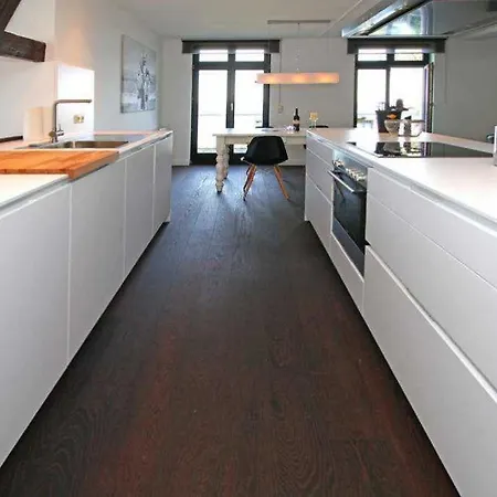 شقة Schering App 4 Black White