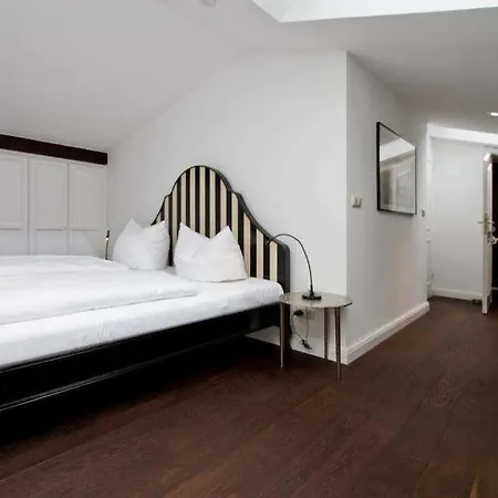 Schering App 4 Black White شقة *